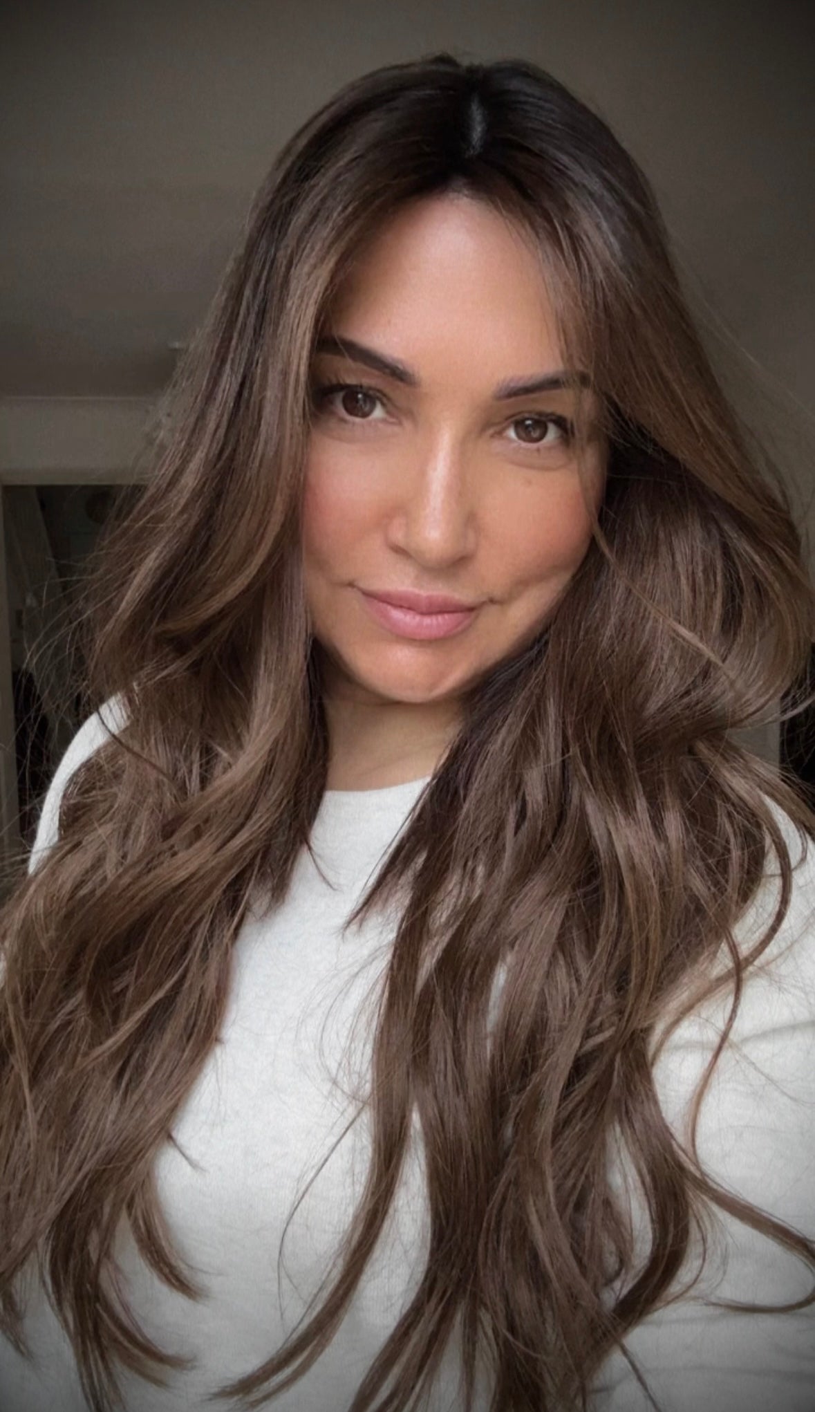 FEATHERLITE MEDIUM BROWN TOPPER WITH DARKER ROOT