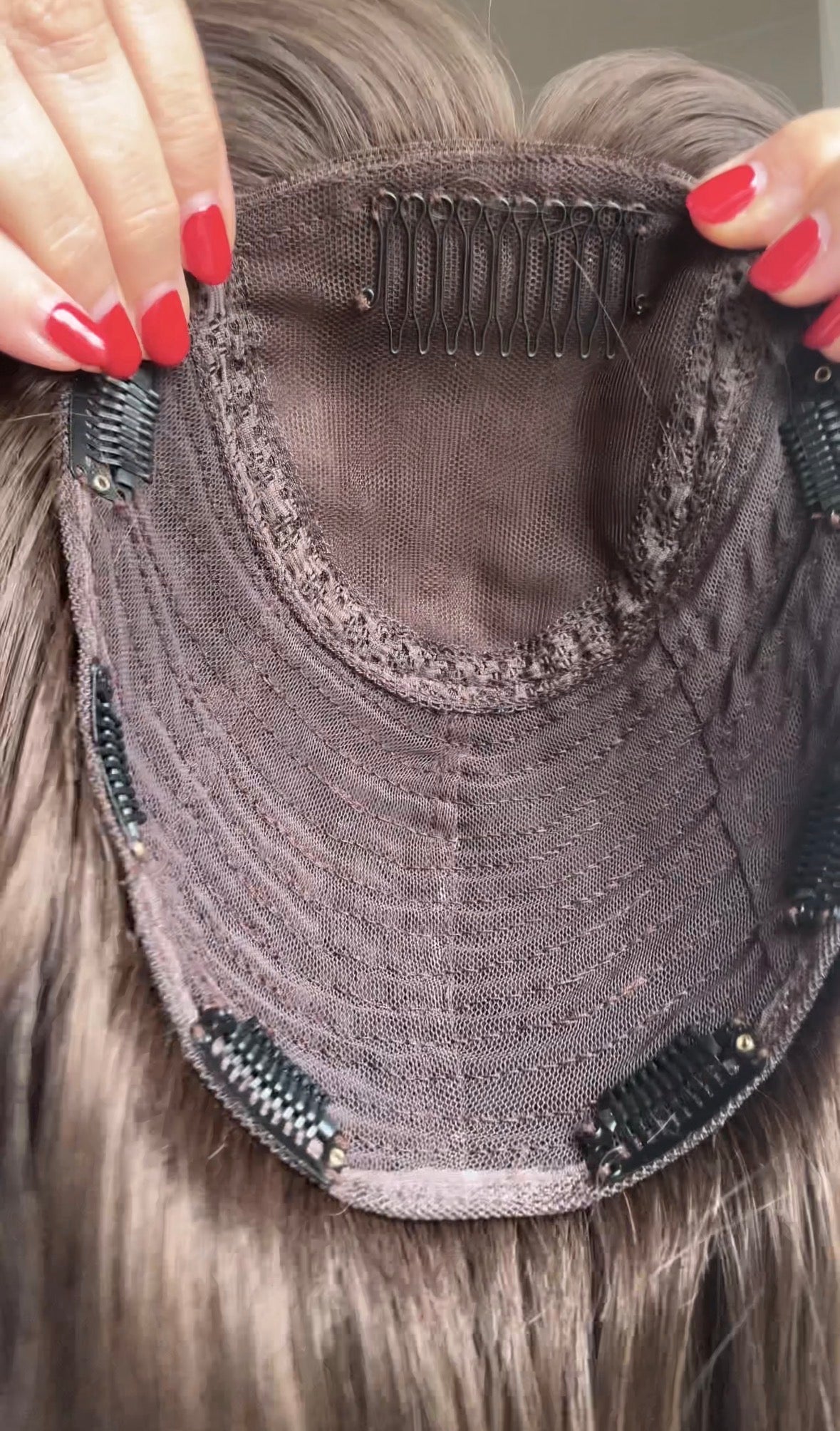ULTRA-LIGHT SILK CAP MEDIUM TO LIGHT  BROWN TOPPER