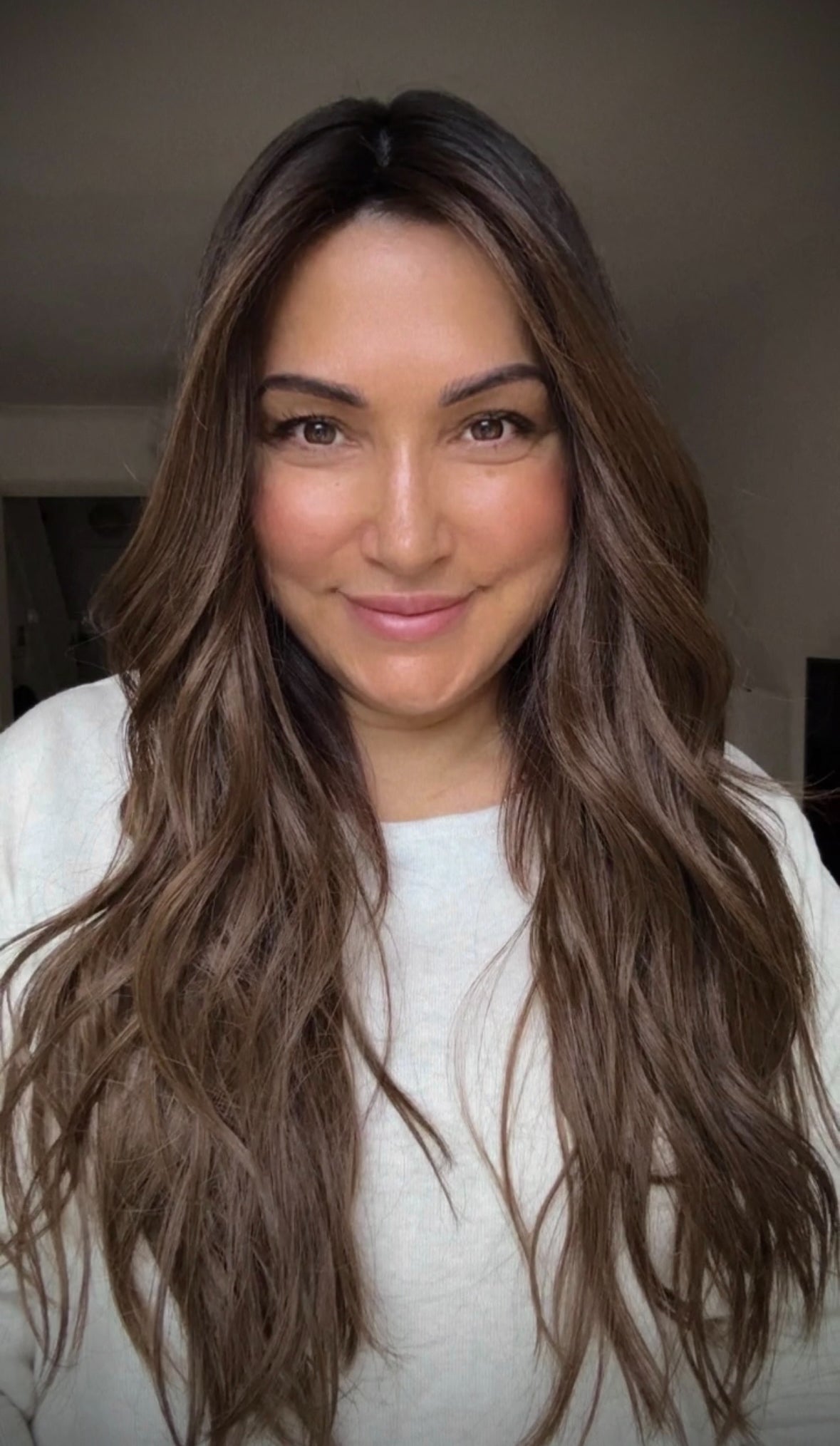 FEATHERLITE MEDIUM BROWN TOPPER WITH DARKER ROOT