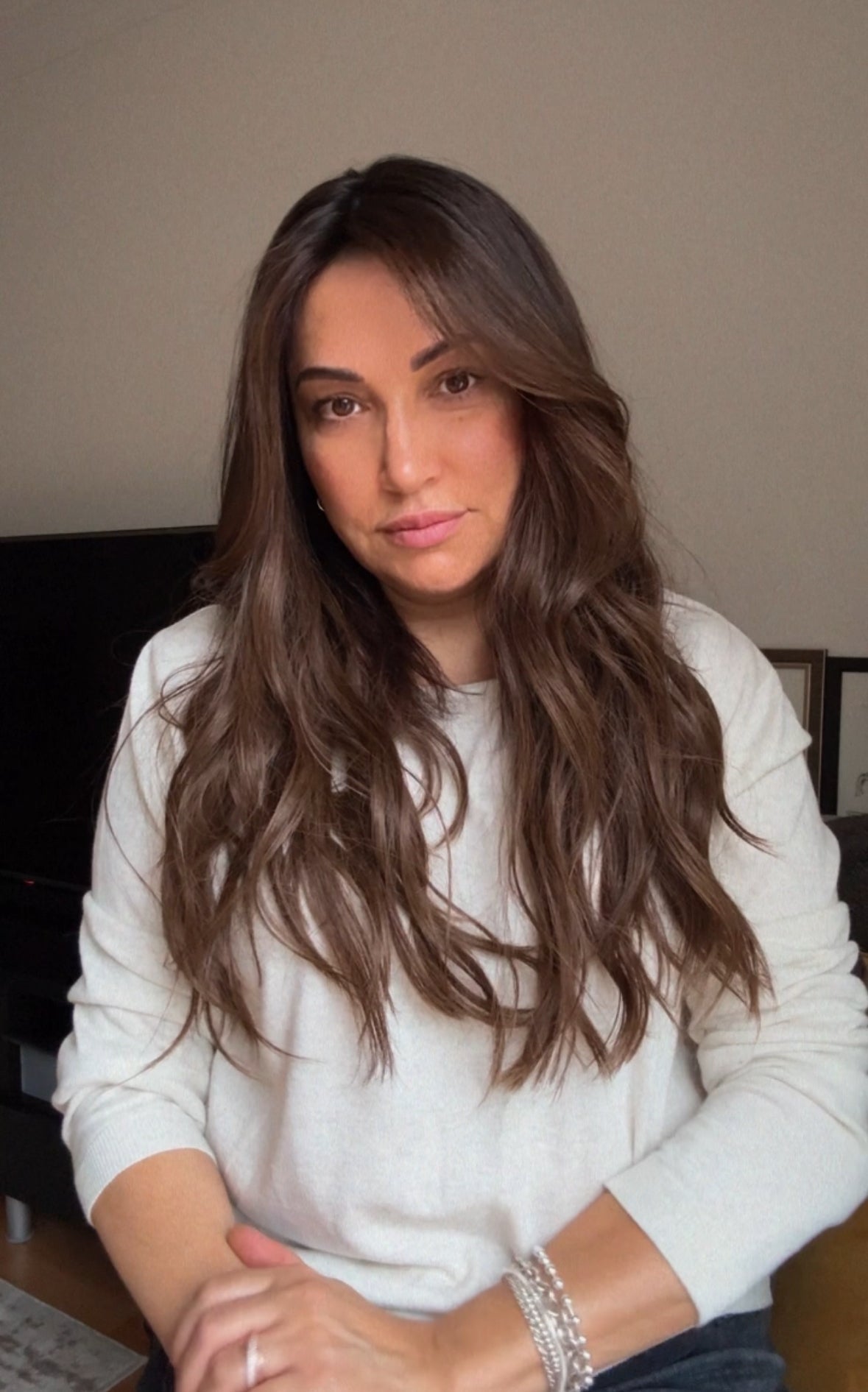 FEATHERLITE MEDIUM BROWN TOPPER WITH DARKER ROOT