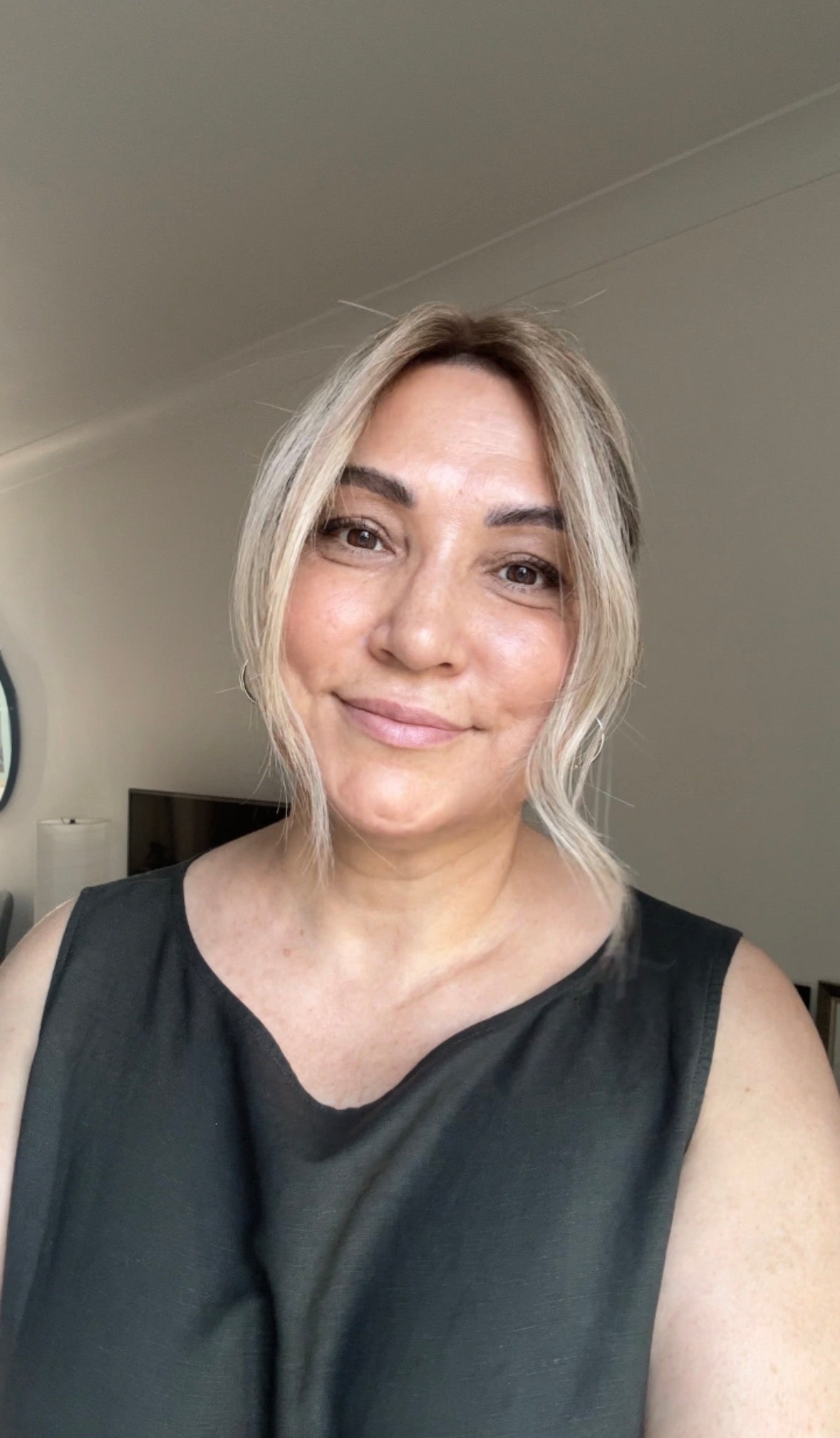 ASH BLONDE TOPPER WITH SUBTLE SOFT ROOT SHADOW