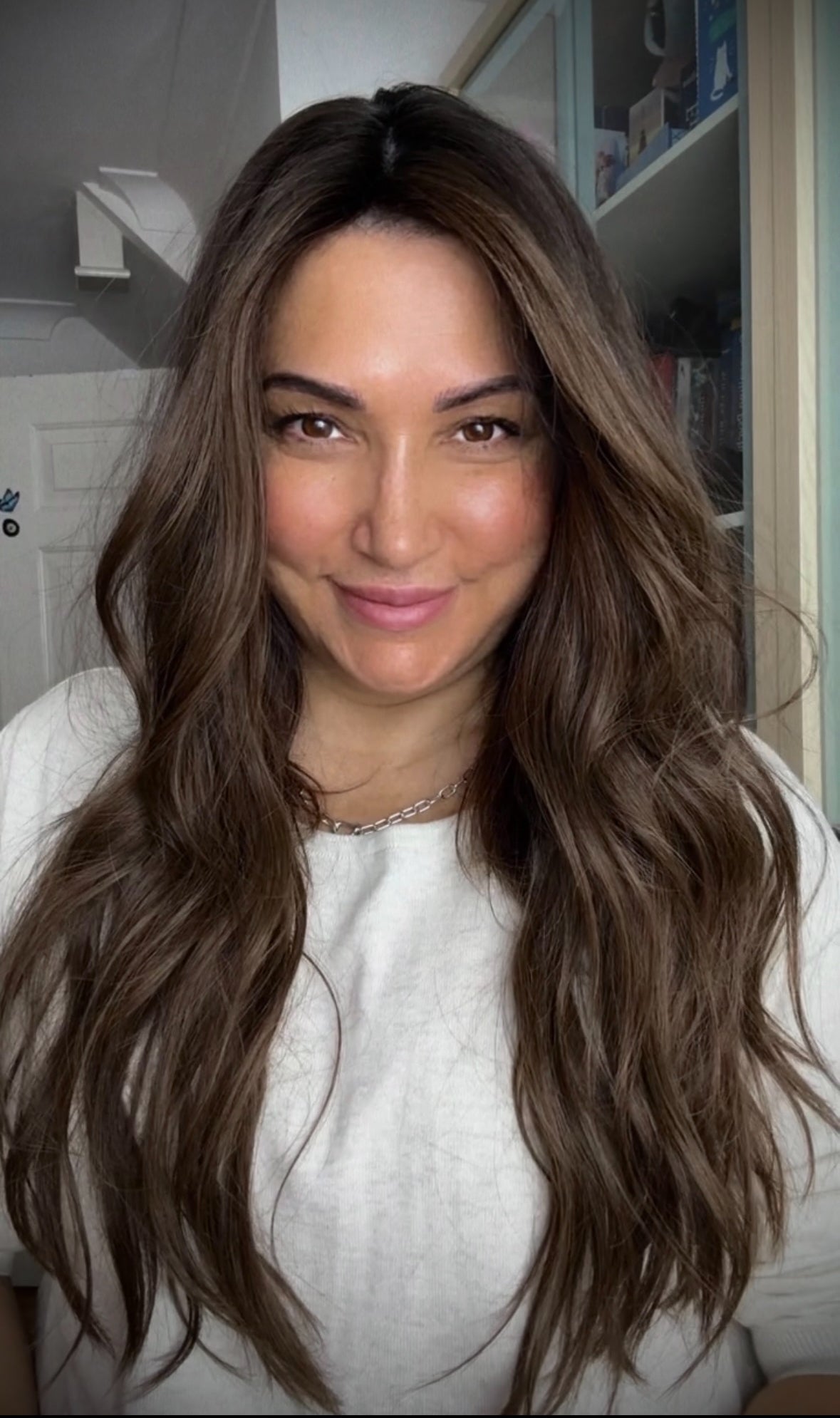 FEATHERLITE MEDIUM BROWN TOPPER WITH DARKER ROOT