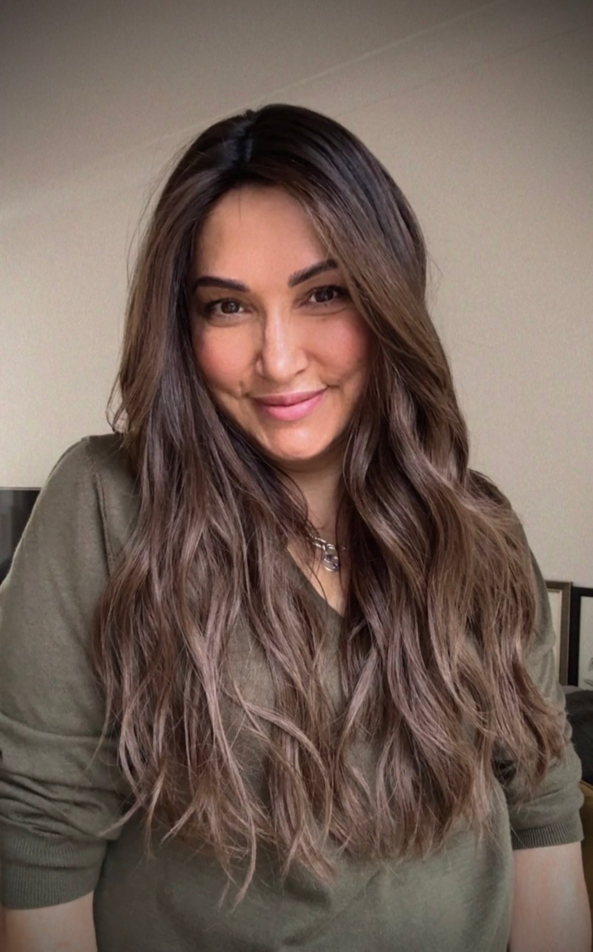 FEATHERLITE MEDIUM BROWN TOPPER WITH DARKER ROOT