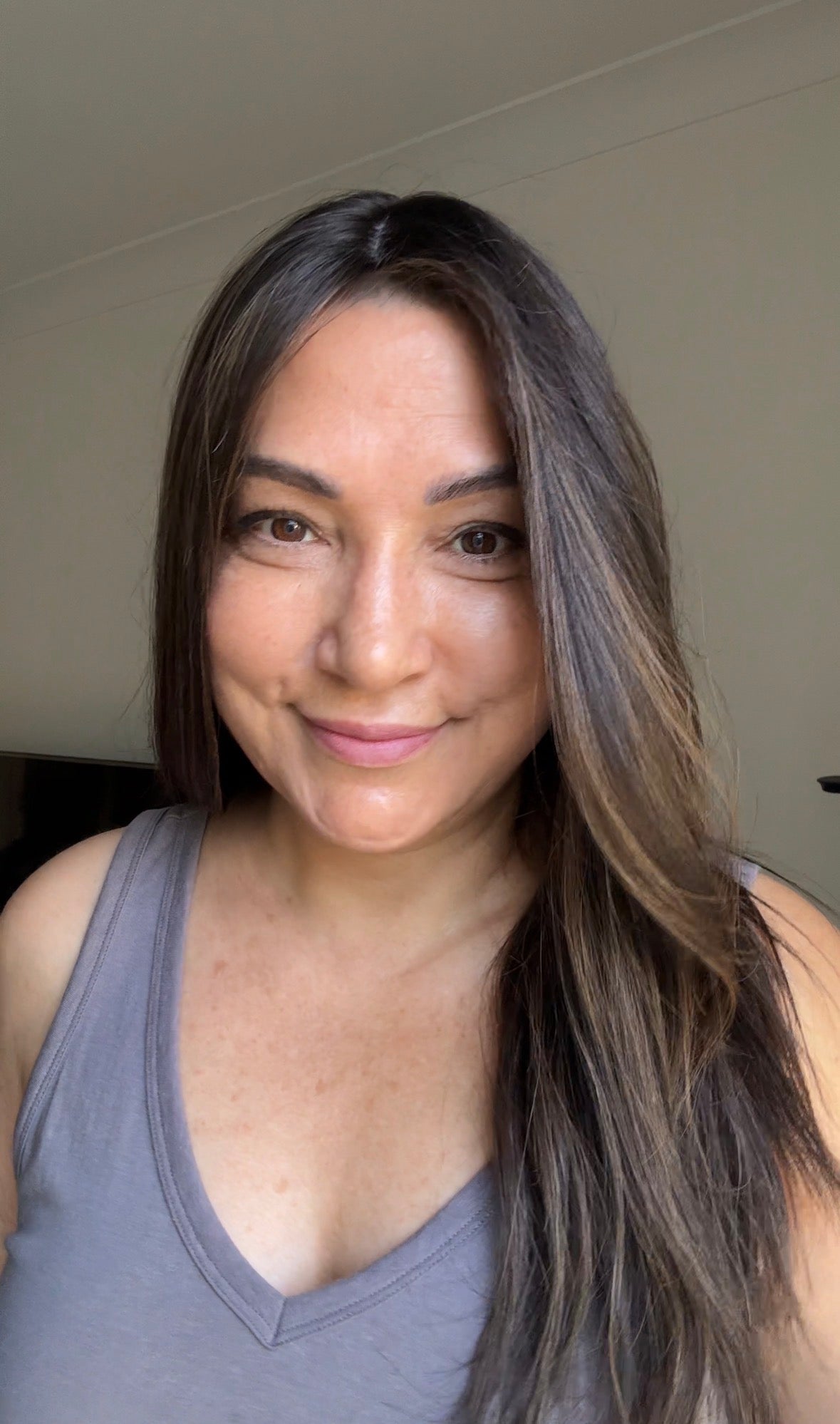 DARK BROWN TOPPER WITH SOFT ASHY HIGHLIGHTS