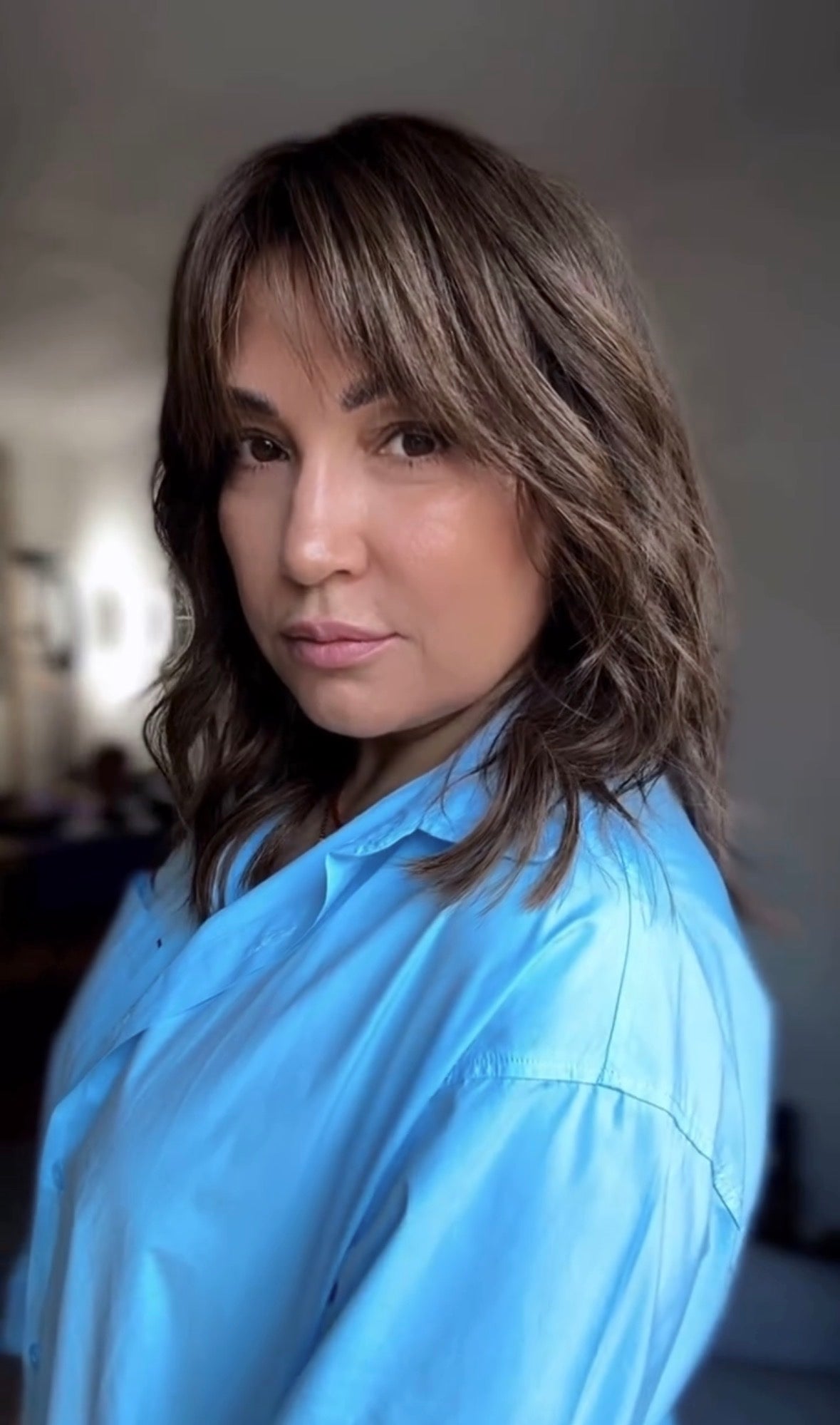 SOFT LAYERED LOB WITH CURTAIN BANGS