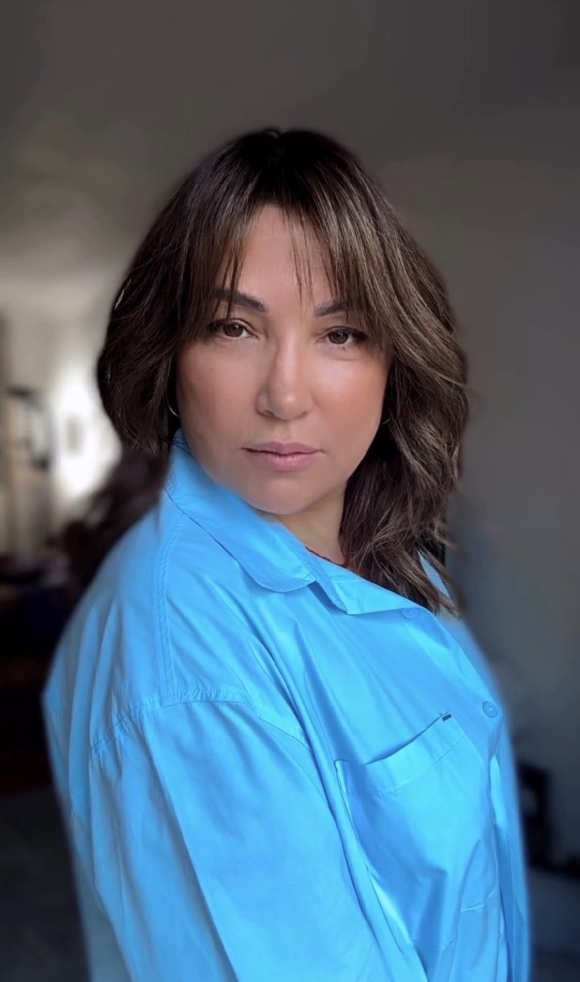 SOFT LAYERED LOB WITH CURTAIN BANGS